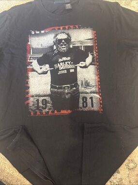 Harley-Davidson Black Tee with Red & White Photo Print size XL cotton